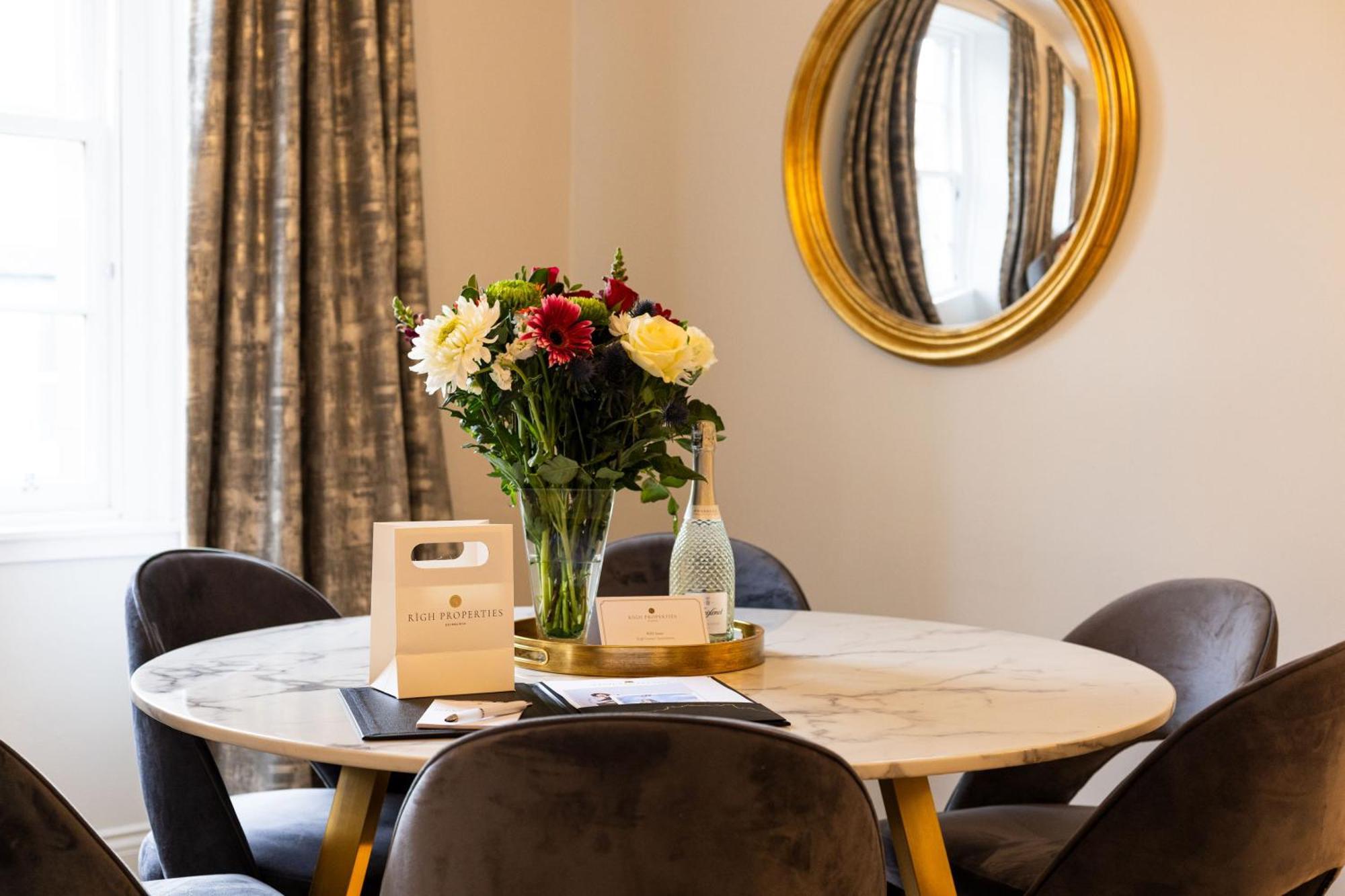 Righ Properties - Luxurious City Centre Three Bedroom Apartment إدنبرة المظهر الخارجي الصورة